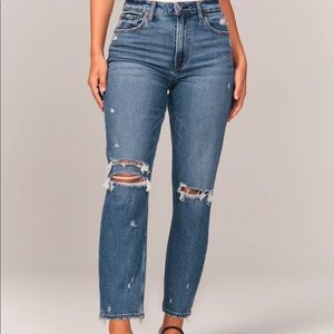 Abercrombie- Curve Love High Rise Mom Jean SIZE 6 short